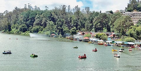 உதகையில் திரண்ட சுற்றுலா பயணிகள் :