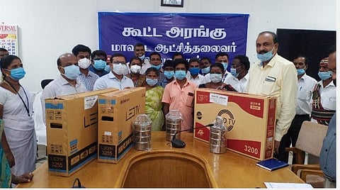 கரோனா தடுப்பூசி செலுத்தியவர்களில் குலுக்கல் முறையில் 3 பேருக்கு கலர் டிவி பரிசு