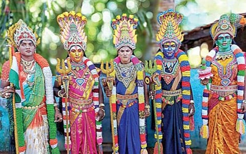 குலசேகரன்பட்டினம் முத்தாரம்மன் கோயிலில் இன்று இரவு சூரசம்ஹாரம்