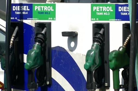 பெட்ரோல் விலை மீண்டும் உயர்வு: சென்னையில் ரூ.102.40; மும்பையில் ரூ.111.09