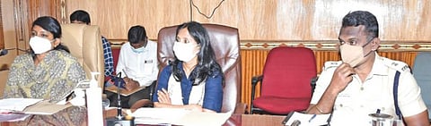 பேரிடர் காலங்களில் பொதுமக்கள் தங்கும் வகையில் - 456 முகாம்களை தயார் நிலையில் வைத்திருக்க வேண்டும் : நீலகிரி மாவட்ட கண்காணிப்பு அலுவலர் உத்தரவு