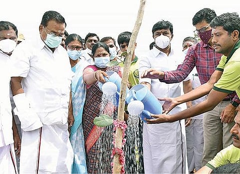 சிவன்மலையில் 5,100 மரக்கன்றுகள் நடவு :