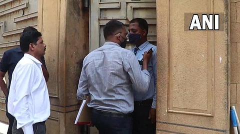 போதைப்பொருள் புகார் வழக்கு: ஷாருக்கான் வீட்டில் சோதனை: நடிகை அனன்யா பாண்டேவிடம் விசாரணை