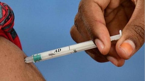 2-ம் டோஸ் தடுப்பூசி செலுத்திக் கொள்ளாதவர்கள்: மாநிலங்களுக்கு மத்திய அரசு உத்தரவு