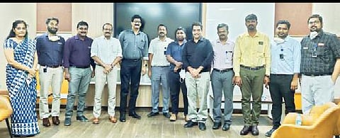 வேலூர் நறுவீ மருத்துவமனையில் நடைபெற்ற உலக அவசர சிகிச்சை தினத்தையொட்டி நடைபெற்ற கருத்தரங்கில் பங்கேற்ற மருத்துவ குழுவினர்.