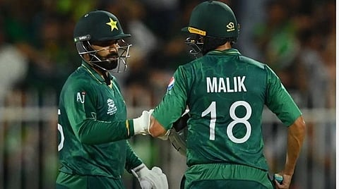 பாகிஸ்தான் அணியை வெற்றிக்கு அழைத்துச் சென்ற ஆசிப் அலி, ஷோயப் மாலிக் | படம் உதவி ட்விட்டர்