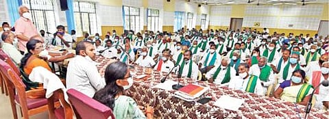 கிருஷ்ணகிரியில் நடந்த விவசாயிகள் குறைதீர்க்கும் நாள் கூட்டத்தில் ஆட்சியர் ஜெயசந்திர பானு ரெட்டி பேசினார்.