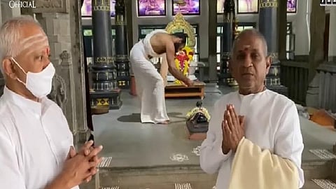 புனித் ராஜ்குமாருக்காக மோட்ச தீபம் ஏற்றிய இளையராஜா