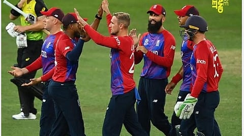 இங்கிலாந்து அணியினர் | படம் உதவி ட்விட்டர்