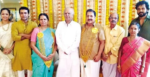 சிவகுமார் 80-வது பிறந்த நாள்: ஆச்சரியம் அளித்த சூர்யா - கார்த்தி