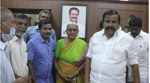 மகனுக்கு பரோல்; கே.என்.நேருவை சந்தித்த ரவிச்சந்திரன் தாய்