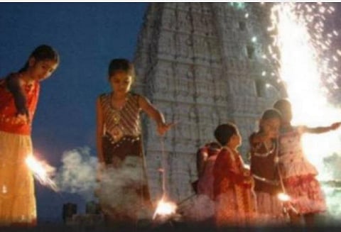 தீபாவளிக்கு மறுநாளும் அரசு விடுமுறை: தமிழக அரசு அறிவிப்பு