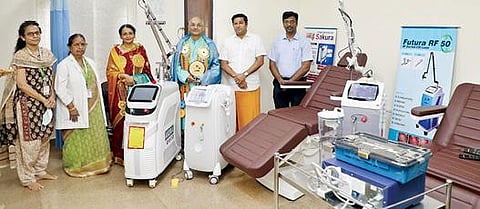 வேலூர் புரத்தில் உள்ள நாராயணி மருத்துவமனையில் பிளாஸ்டிக் சர்ஜரி துறையில் அதிநவீன மருத்துவ கருவிகள் அறிமுகம் செய்து வைக்கப்பட்டது.