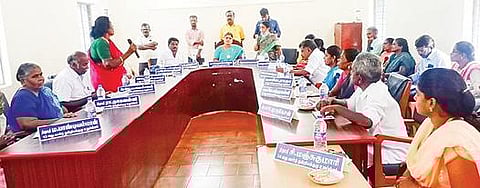 மானாமதுரை ஒன்றியக் குழுக் கூட்டத்தில் பங்கேற்றோர்.