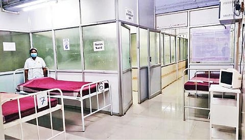 கிருஷ்ணகிரி அரசு மருத்துவக்கல்லூரி மருத்துவமனையில் பட்டாசு தீப்புண் காய அவசர சிகிச்சை பிரிவு 10 படுக்கைகளுடன் தொடங்கப்பட்டுள்ளது.