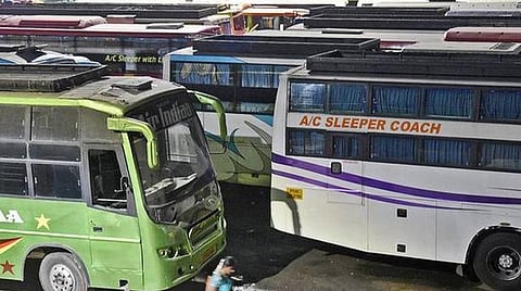 ஆம்னி பேருந்துகளில் 40% கட்டணம் உயர்வு: தீபாவளிக்கு சொந்த ஊர் செல்லும் பயணிகள் அவதி