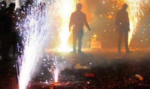 விதிகளை மீறி பட்டாசு வெடித்ததாக தமிழகம் முழுவதும் 1,614 வழக்குகள் பதிவு