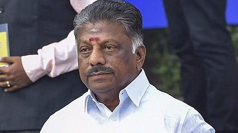 பெட்ரோல், டீசல் மதிப்புக் கூட்டு வரியை லிட்டருக்கு ரூ.7 குறையுங்கள்: தமிழக அரசுக்கு ஓபிஎஸ் வலியுறுத்தல்