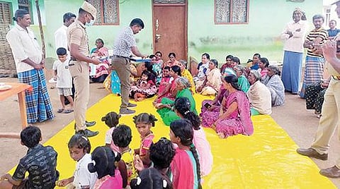 ஏலகிரி மலையில் சிறுவர்களுக்கு இனிப்பு, புத்தாடை வழங்கி தீபாவளி பண்டிகையை கொண்டாடிய திருப்பத்தூர் மாவட்ட காவல் கண்காணிப்பாளர் டாக்டர் பாலகிருஷ்ணன்.