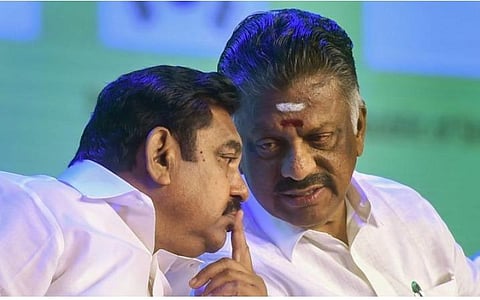 பல்வேறு மாநிலங்களைப் போல தமிழகத்திலும் பெட்ரோல், டீசல் மீதான மதிப்புகூட்டு வரியை குறைக்க வேண்டும்: அதிமுக ஒருங்கிணைப்பாளர்கள் ஓபிஎஸ், இபிஎஸ் வலியுறுத்தல்