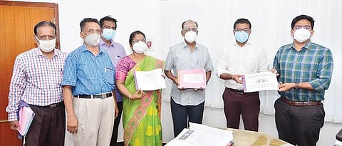 திருநெல்வேலி மாவட்டத்தில் நடைபெறவுள்ள நகர்ப்புற உள்ளாட்சி தேர்தலுக்கான வரைவு வாக்குச்சாவடி பட்டியலை மாவட்ட ஆட்சியர் வே.விஷ்ணு நேற்று வெளியிட்டார்.