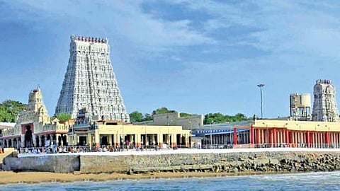 திருப்பதி போல தரிசன ஏற்பாடு, வசதிகள்; திருச்செந்தூர் கோயில் குறித்து முதல்வர் ஸ்டாலின் ஆலோசனை: பணிகளை 2 ஆண்டுக்குள் முடிக்க திட்டம்