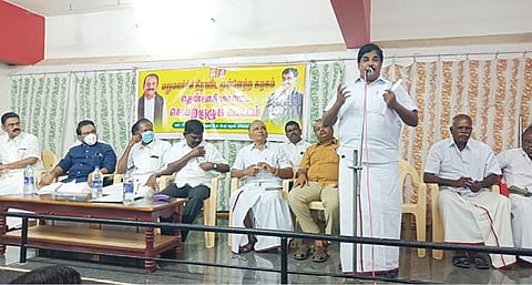 புளியங்குடியில் மதிமுக மாவட்ட செயற்குழு கூட்டம் நடைபெற்றது.