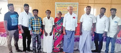 மதுரையில் பவுத்த பொதுவுடைமை இயக்கம் நடத்திய கூட்டத்தில் பங்கேற்ற முருகேசன் குடும்பத்தினர் மற்றும் வழக்கறிஞர் பொ.ரத்தினம்.