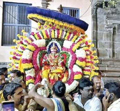 தி.மலை அண்ணாமலையார் கோயிலில் நடைபெற்ற உற்சவத் தில் சிறப்பு அலங்காரத்தில் அருள்பாலித்த பிடாரி அம்மன்.