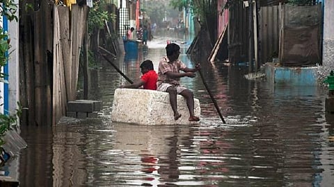 தமிழகத்துக்கு ரெட் அலர்ட்; நாளை மற்றும் நாளை மறுநாள் அதி கனமழைக்கு வாய்ப்பு: இந்திய வானிலை ஆய்வு மையம்