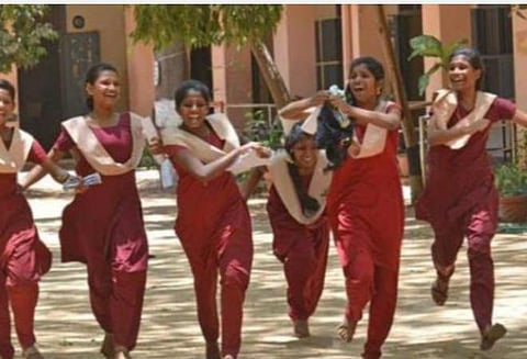 புதுச்சேரியில் ரெட் அலர்ட்: பள்ளி, கல்லூரிகளுக்கு 2 நாட்கள் விடுமுறை