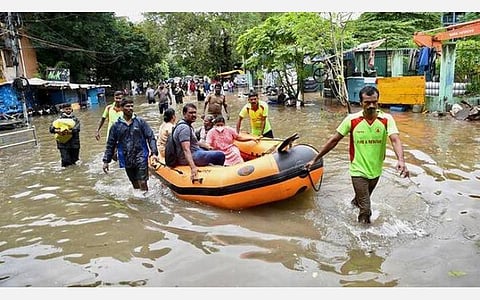 மழை, வெள்ளம் தொடர்பாக புகார் அளிக்க வாட்ஸ்-அப் எண்: சென்னை மாநகராட்சி நடவடிக்கை