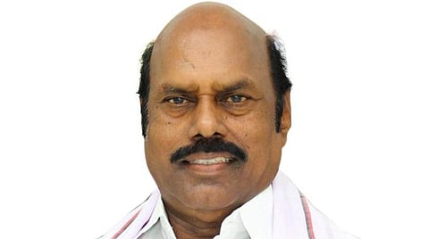 யாரோ ஒருவர் முழங்கால் அளவு கூட இல்லாத தண்ணீரில் படகு ஓட்டுகிறார்: எ.வ.வேலு கிண்டல்