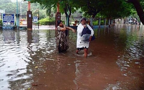 மழைநீரை உடனடியாக அகற்ற தற்காலிக பணியாளர்கள் நியமனம்: அமைச்சர் கே.என்.நேரு தகவல்