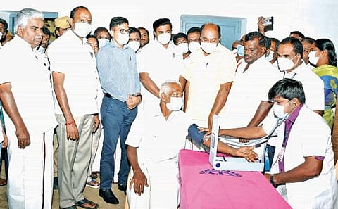 ‘வரும்முன் காப்போம்’ திட்டத்தின் கீழ் நடைபெறும் - மருத்துவ முகாம்களை மக்கள் பயன்படுத்திக்கொள்ள வேண்டும் : செய்தித்துறை அமைச்சர் மு.பெ.சாமிநாதன் வேண்டுகோள்