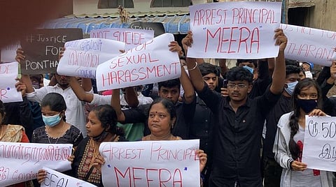 படங்கள் ஜெ.மனோகரன்