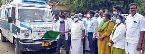 செஞ்சி வட்டாட்சியர் அலுவலகத்தில் சிறப்பு நடமாடும் மருத்துவ முகாம் வாகனங்களை அமைச்சர் கே.எஸ்.மஸ்தான் தொடங்கி வைத்தார்.