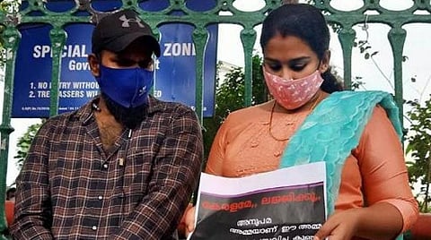 பறிக்கப்பட்ட குழந்தையைத் தேடும் தாய்