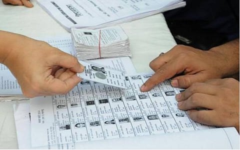 வாக்காளர் பட்டியலில் பெயர் சேர்ப்பதில் மோசடி? - உரிய ஆய்வு நடத்த வேண்டுமென மக்கள் கோரிக்கை