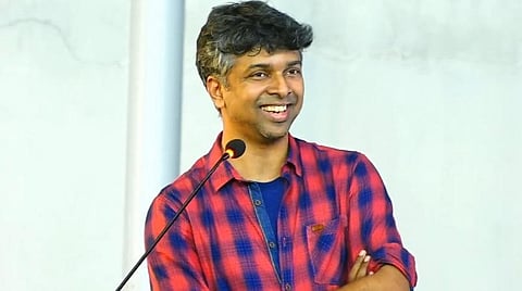 மாணவர் கீதம் வெளியீட்டு விழாவில் பேசிய பாடலாசிரியர் மதன் கார்க்கி.