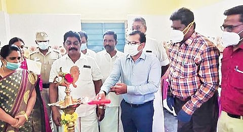 ஏலகிரி அடுத்த அத்தனாவூரில் பழங்குடியினர் நல மாணவியர் விடுதியை முதல்வர் மு.க.ஸ்டாலின் காணொலி காட்சி மூலம் நேற்று திறந்து வைத்தார். இதைத்தொடர்ந்து, திருப்பத்தூர் மாவட்ட ஆட்சியர் அமர் குஷ்வாஹா புதிய கட்டிடத்தில் குத்துவிளக்கு ஏற்றினார்.