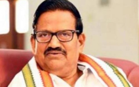 தென்பெண்ணையாற்றில் ஏற்பட்ட வெள்ளப்பெருக்கு காரணமாக கடலூர் ஆட்சியர் அலுவலகம் செல்லும் கஸ்டம்ஸ் சாலை முழுவதும் வெள்ள நீர் ஆர்ப்பரித்து செல்கிறது. இதனால் அப்பகுதியில் போக்குவரத்து துண்டிக்கப்பட்டுள்ளது.