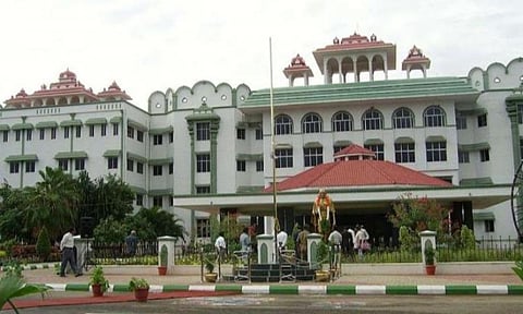 பழிக்குப் பழியாக நடக்கும் கொலைகளால் விசித்திரமான சட்டம், ஒழுங்கை சந்திக்கும் மதுரை மாநகர்: உயர் நீதிமன்றம் கடும் அதிருப்தி