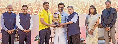 இனி நடக்கவுள்ள ஐபிஎல் கிரிக்கெட் தொடர்களிலும் - சென்னை சூப்பர் கிங்ஸ் அணிக்கு தோனியே தலைமை ஏற்க வேண்டும் : சென்னையில் நடைபெற்ற பாராட்டு விழாவில் முதல்வர் மு.க.ஸ்டாலின் விருப்பம்