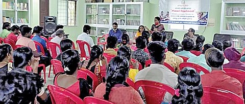 செங்கல்பட்டு மாவட்டம், கீரப்பாக்கத்தில் 108 கலைஞர்களுக்கு 3 நாள் உண்டு உறைவிடப் பயிற்சி தொடங்கப்பட்டுள்ளது.