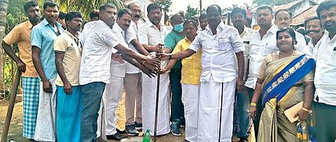 சூளகிரி ஒன்றியத்தில் பல்வேறு வளர்ச்சித் திட்டப் பணிகளை ஓசூர் எம்எல்ஏ ஒய்.பிரகாஷ் பூமி பூஜை செய்து தொடங்கி வைத்தார்.