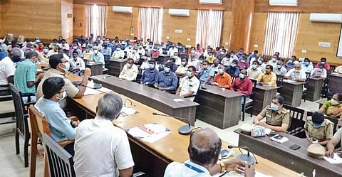 புகார் பெட்டிகள் வைக்காத பள்ளிகள் மீது நடவடிக்கை : திருப்பூர் மாவட்ட ஆட்சியர் எச்சரிக்கை