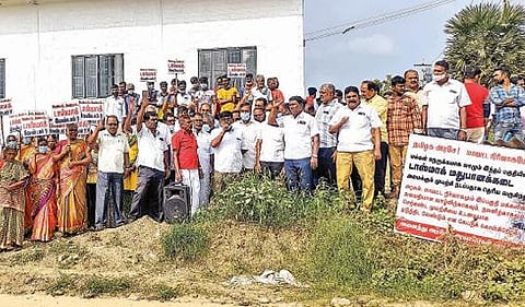 அணைப்பாளையத்தில் மதுபானக் கடை அமைக்க எதிர்ப்பு :