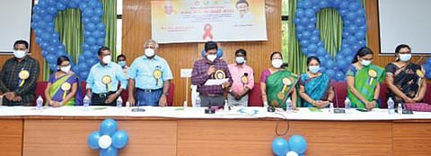 உலக எய்ட்ஸ் தினத்தை முன்னிட்டு திருநெல்வேலி மாவட்ட ஆட்சியர் அலுவலகத்தில் விழிப்புணர்வு மற்றும் உறுதிமொழி ஏற்பு நிகழ்ச்சி ஆட்சியர் வே. விஷ்ணு தலைமையில் நடைபெற்றது.