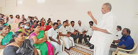 காவல்கிணறு, வடக்கன்குளம் ஊராட்சிகளில் குடிநீர் திட்டங்கள் குறித்த ஆலோசனை கூட்டம் சட்டப் பேரவை தலைவர் மு. அப்பாவு தலைமையில் நடைபெற்றது.